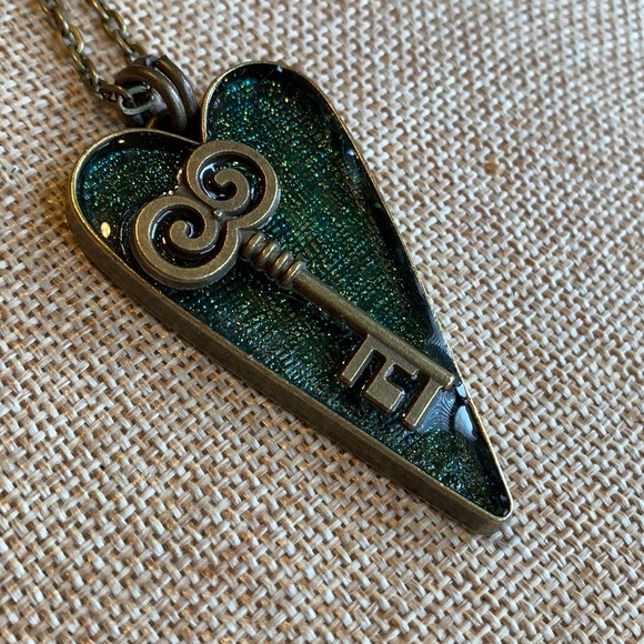 Heart Key Handmade Resin Layered Key Necklace New - Picture 3 of 8